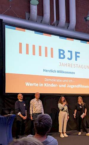 Eröffnung durch Philipp Aubel, Günther Kinstler, Leonie Rieth und Lena Hormel